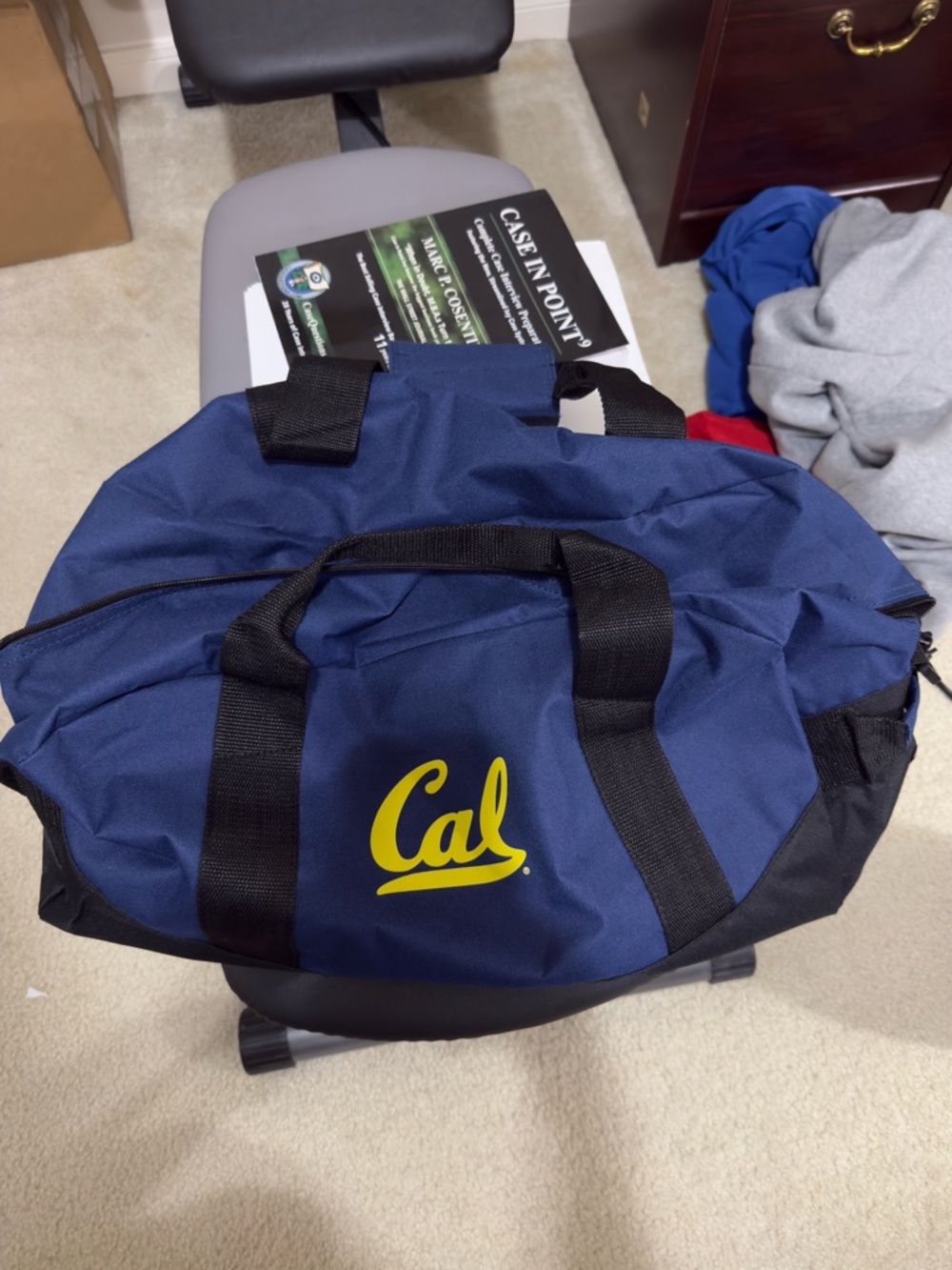 BRAND NEW UNIVERSITY OF CAL BERKELEY DUFFEL GYM BAG
